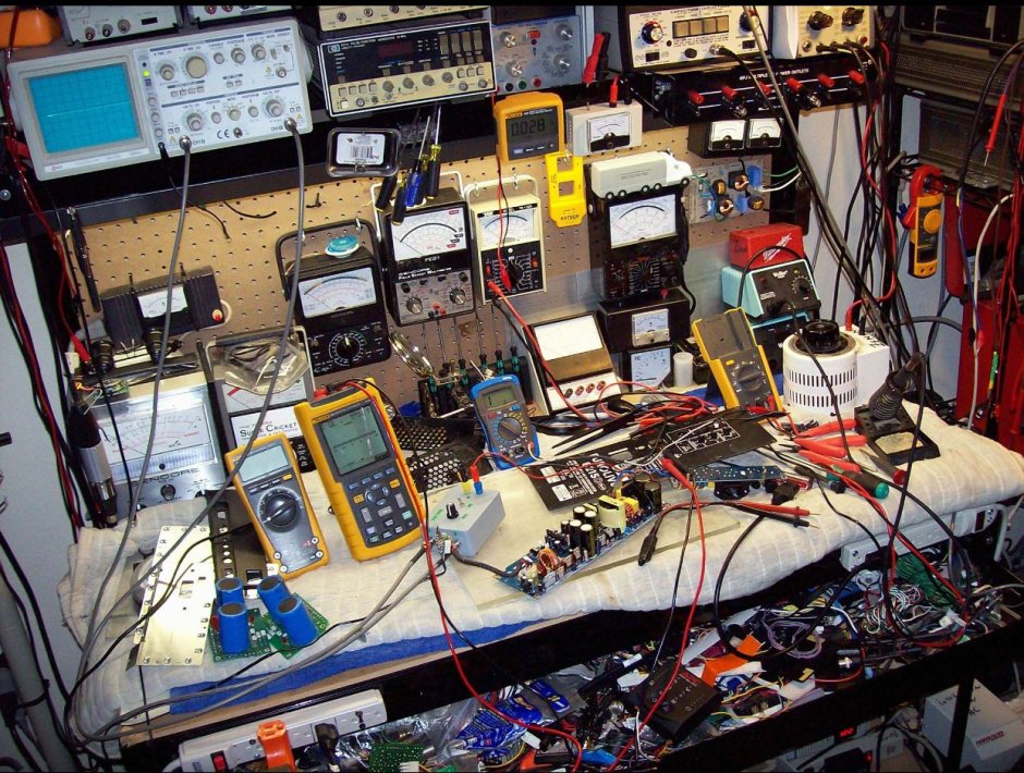 Стол радиолюбителя