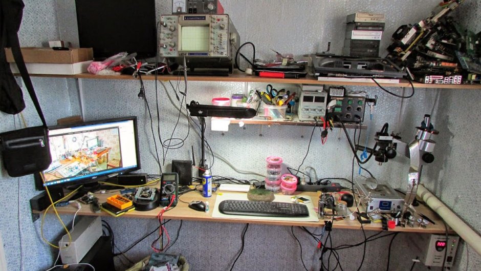 Стол электронщика радиолюбителя