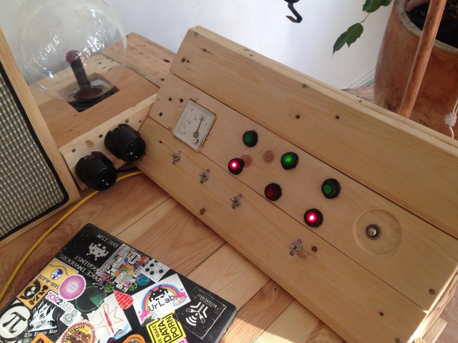 Самодельный стол радиолюбителя