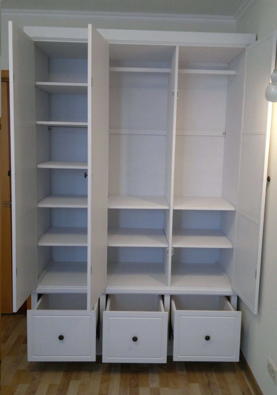 Детский шкаф внутри