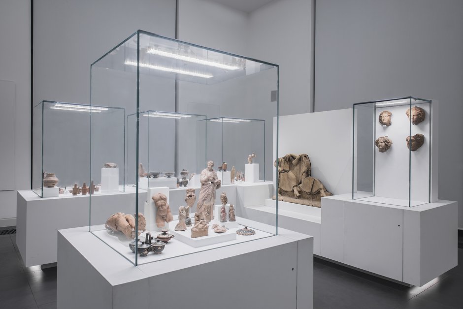 Витрины музейные стеклянные