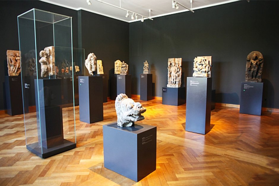 Подиум в музее