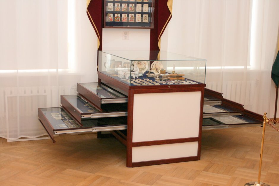 Мебель для музея