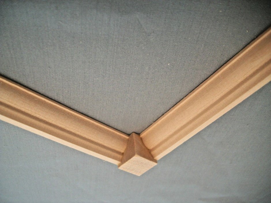 Галтель потолочная деревянная