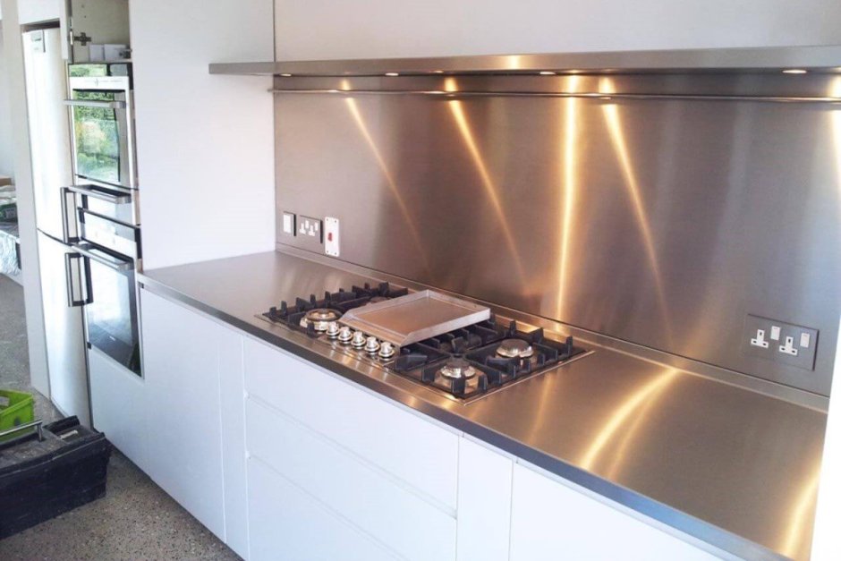 Металлический фартук для кухни