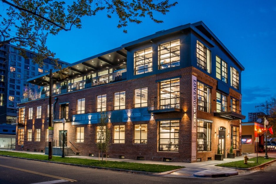 Современные кирпичные здания