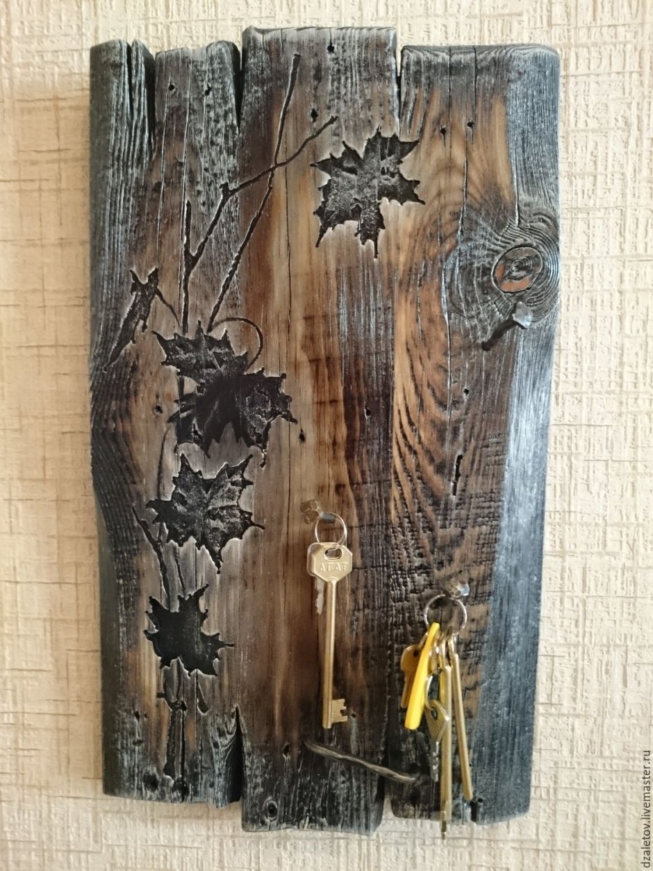 Панно из состаренного дерева