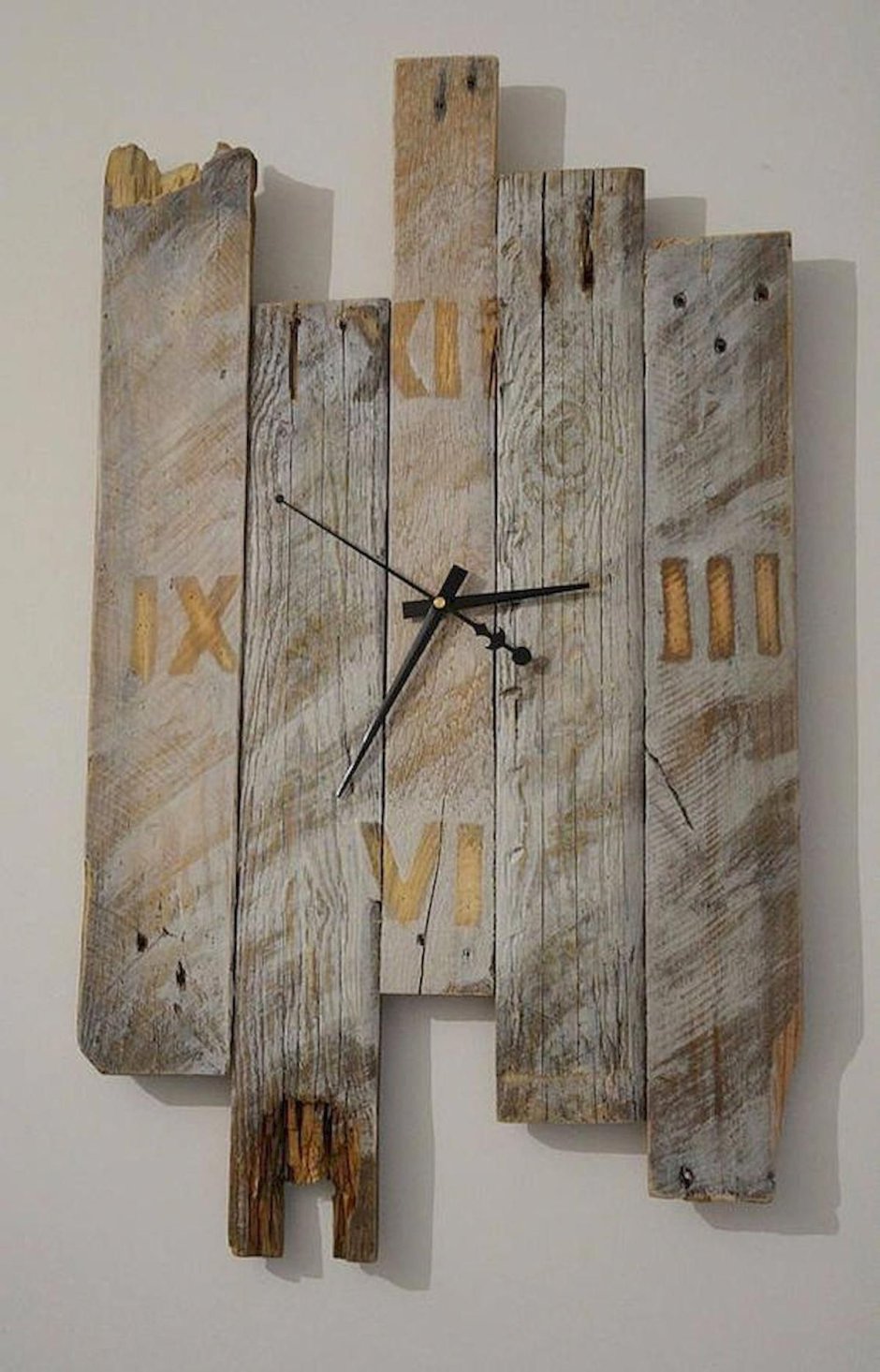 Панно из старых досок на стену