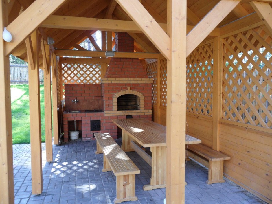 Беседка с мангальной зоной из дерева