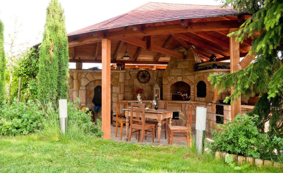 Летняя кухня из бревна