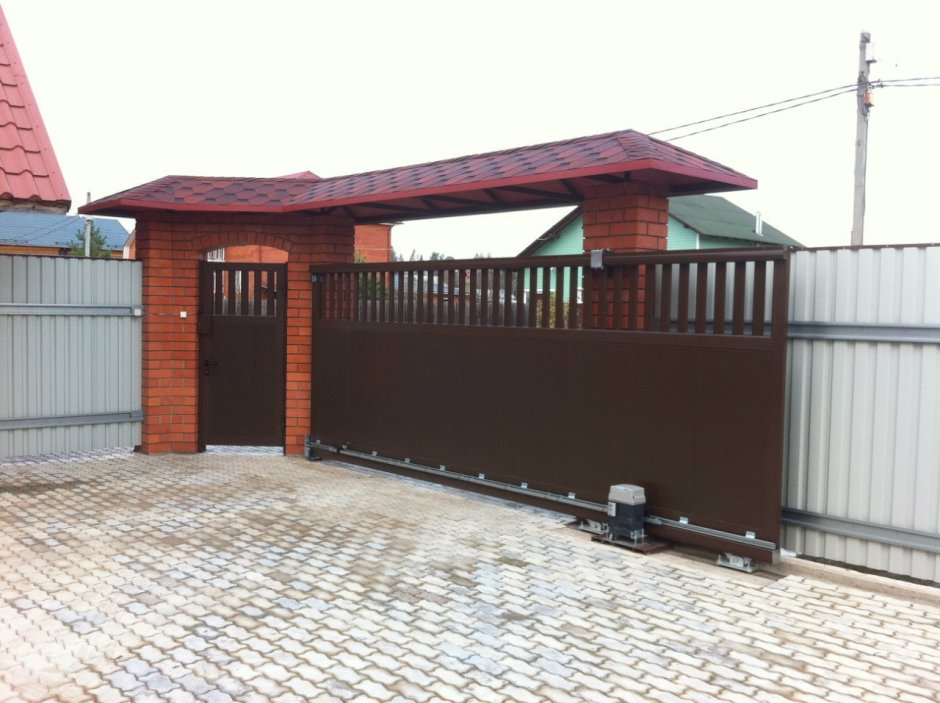 Крыша над воротами