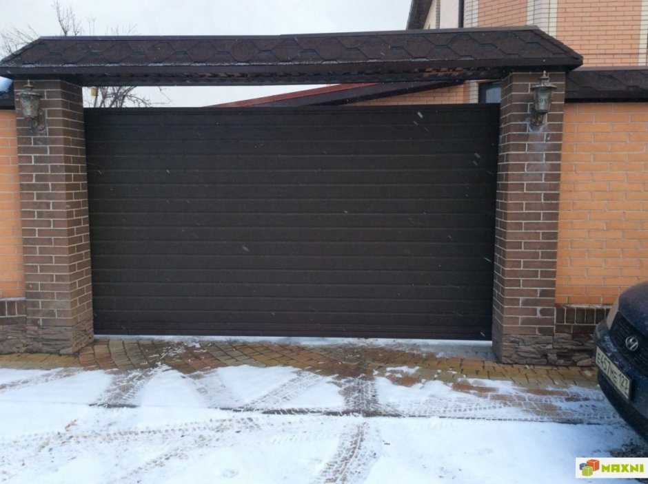 Крыша над воротами