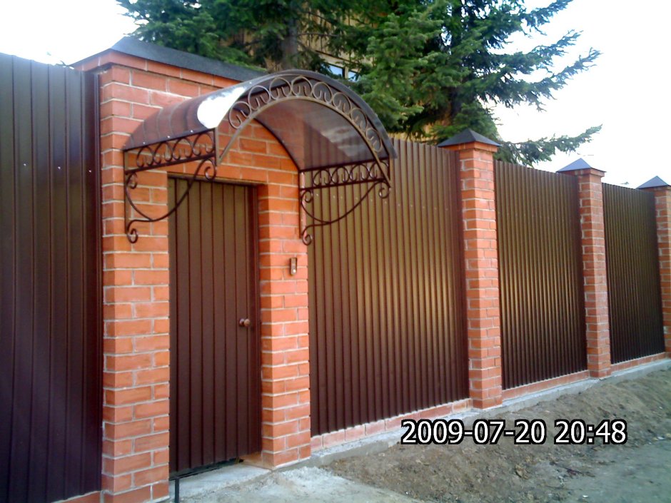 Навес над забором