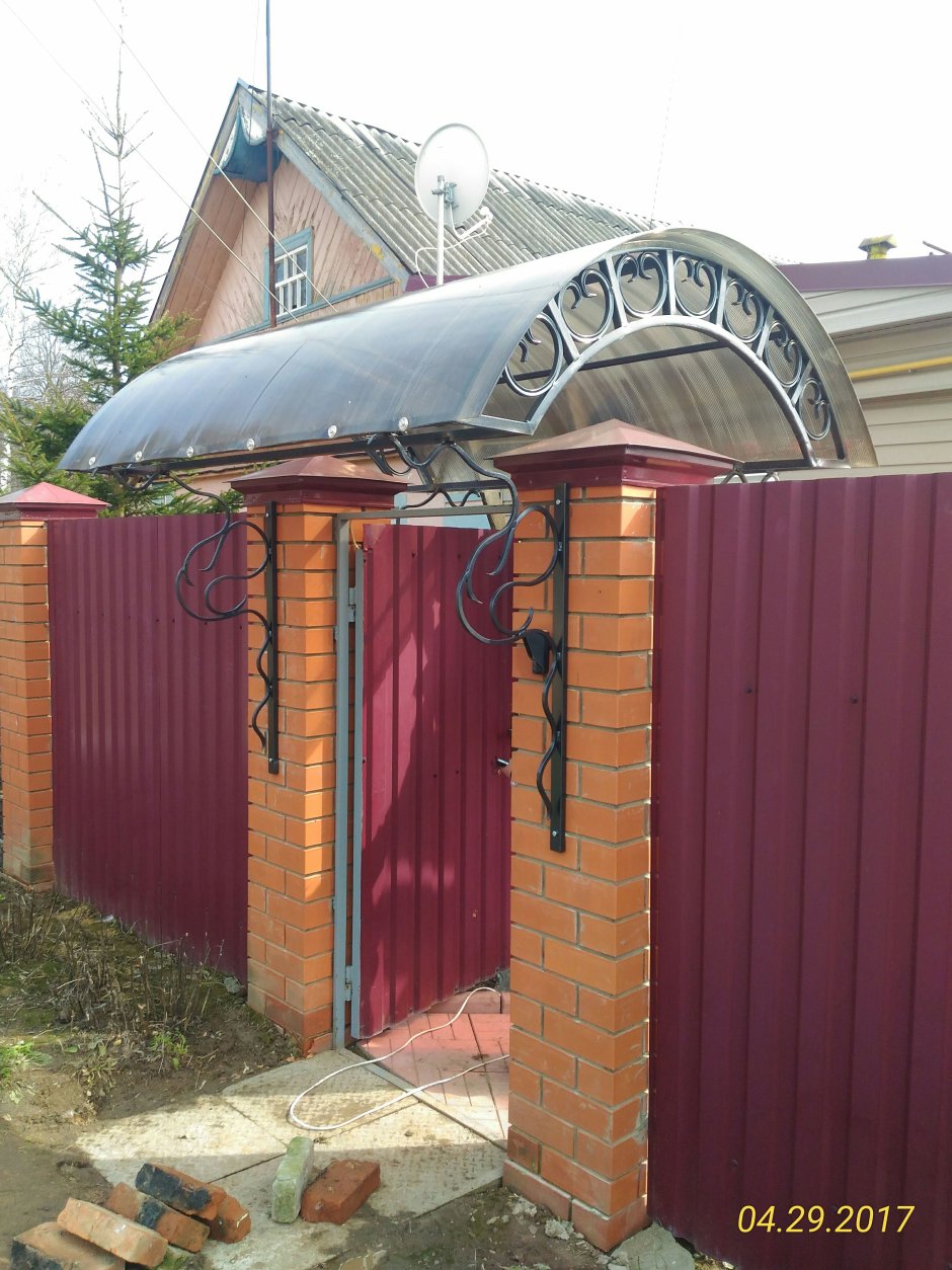 Козырек над калиткой