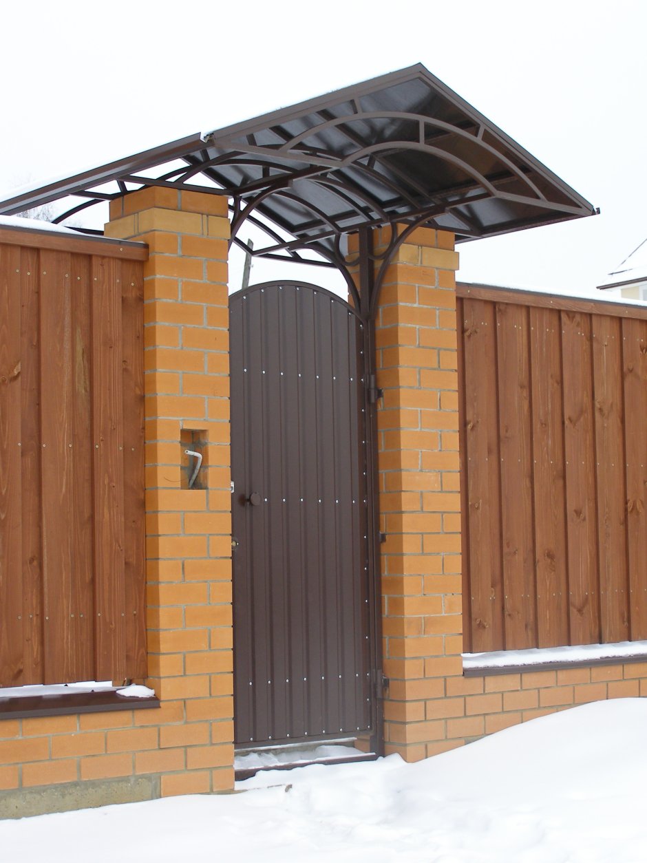 Навес над калиткой