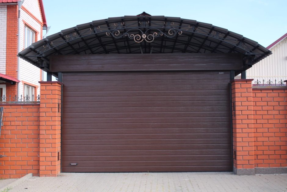 Навес с секуионными воротами Дурха