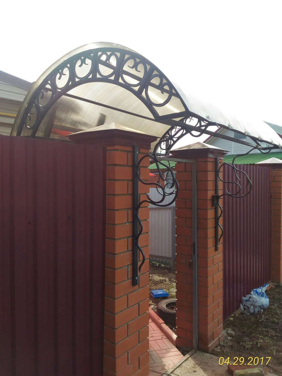 Козырек над калиткой
