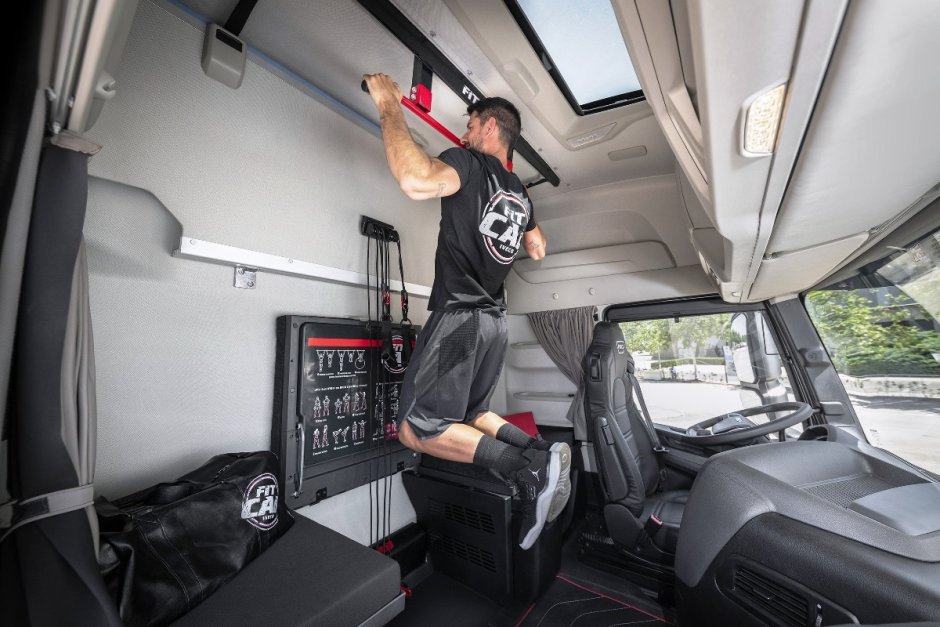 В кабине тягача Ивеко