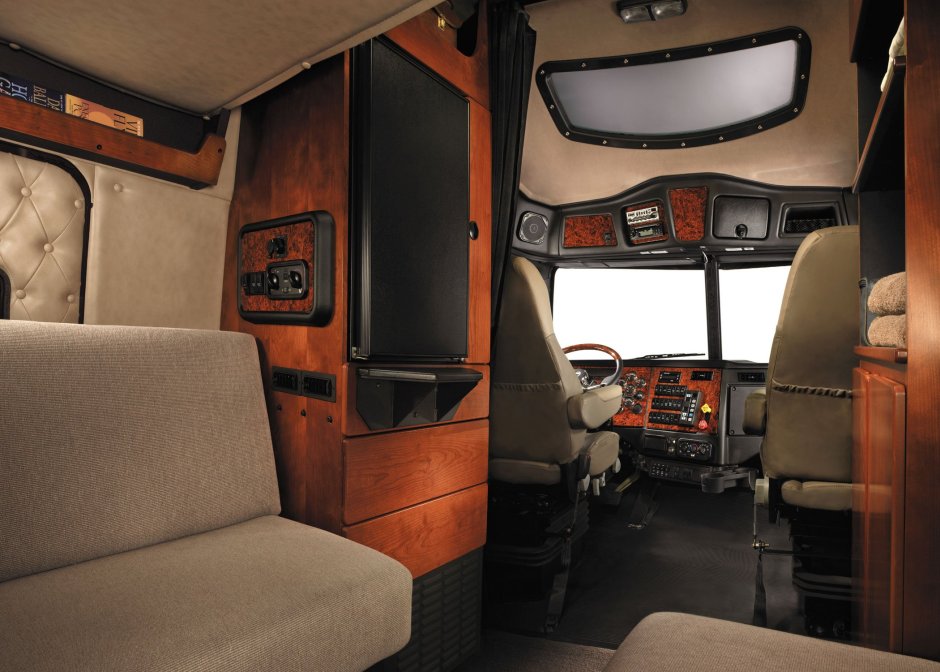 Грузовик Петербилт салон