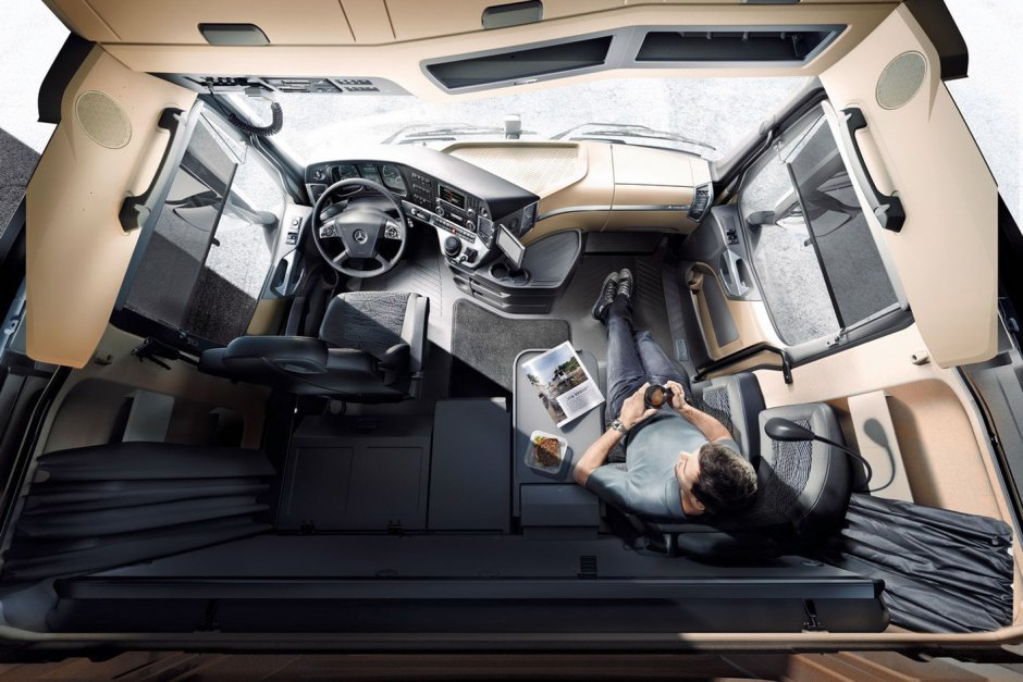 Мерседес Актрос салон кабины