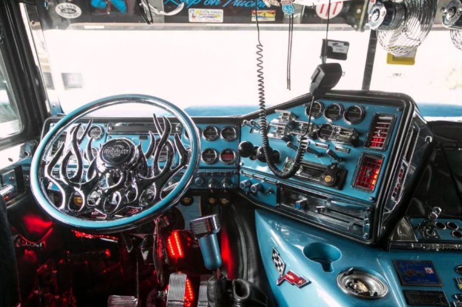 Freightliner FLB кабина