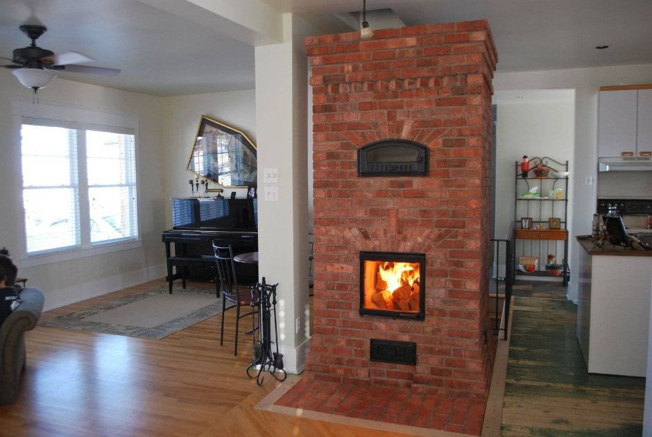 Печь-камин голландка из кирпича