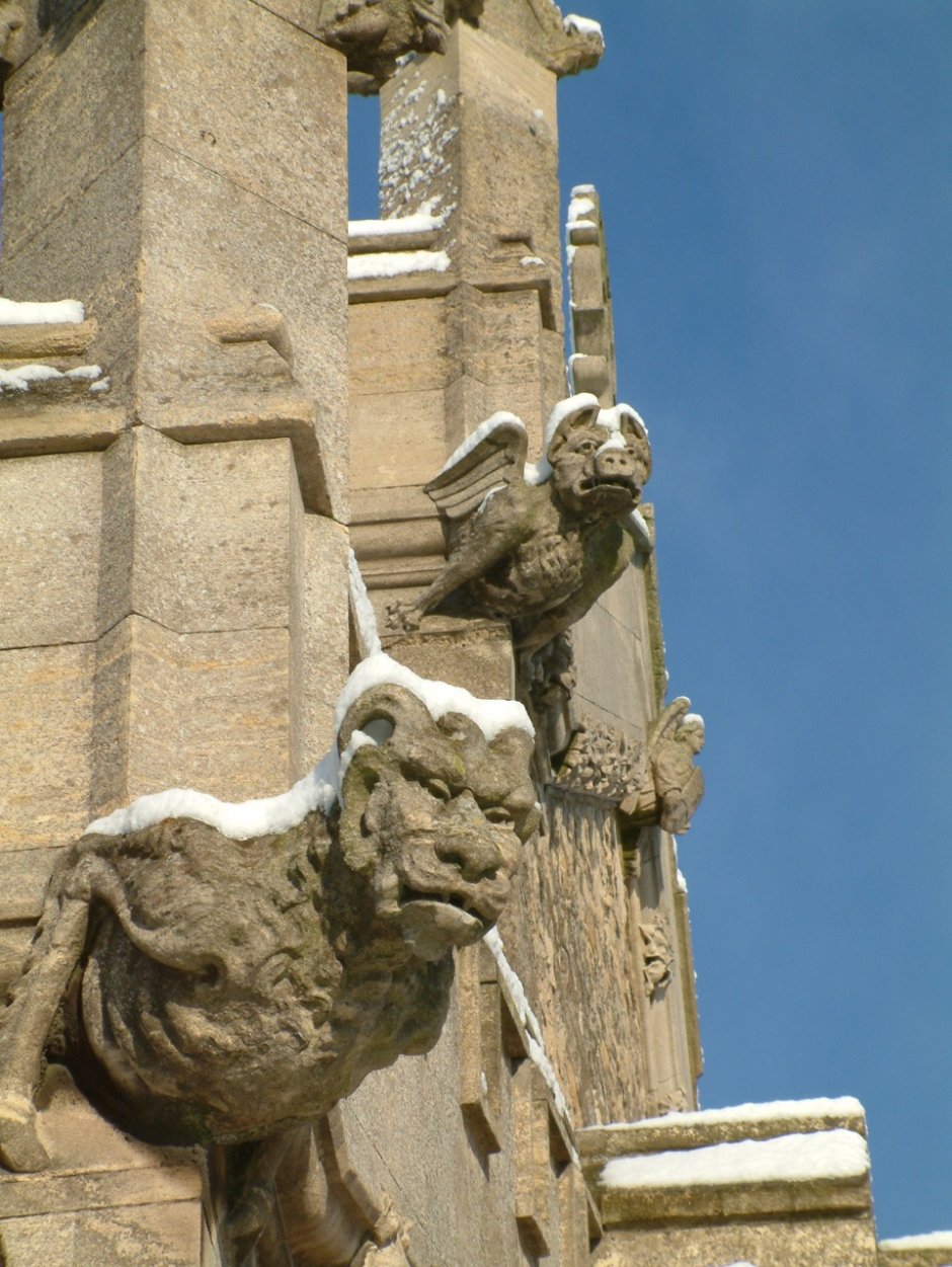 Вот такие статуи 7 замок