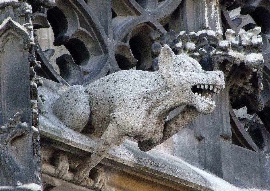 Исполинские ворота собора Святого Стефана