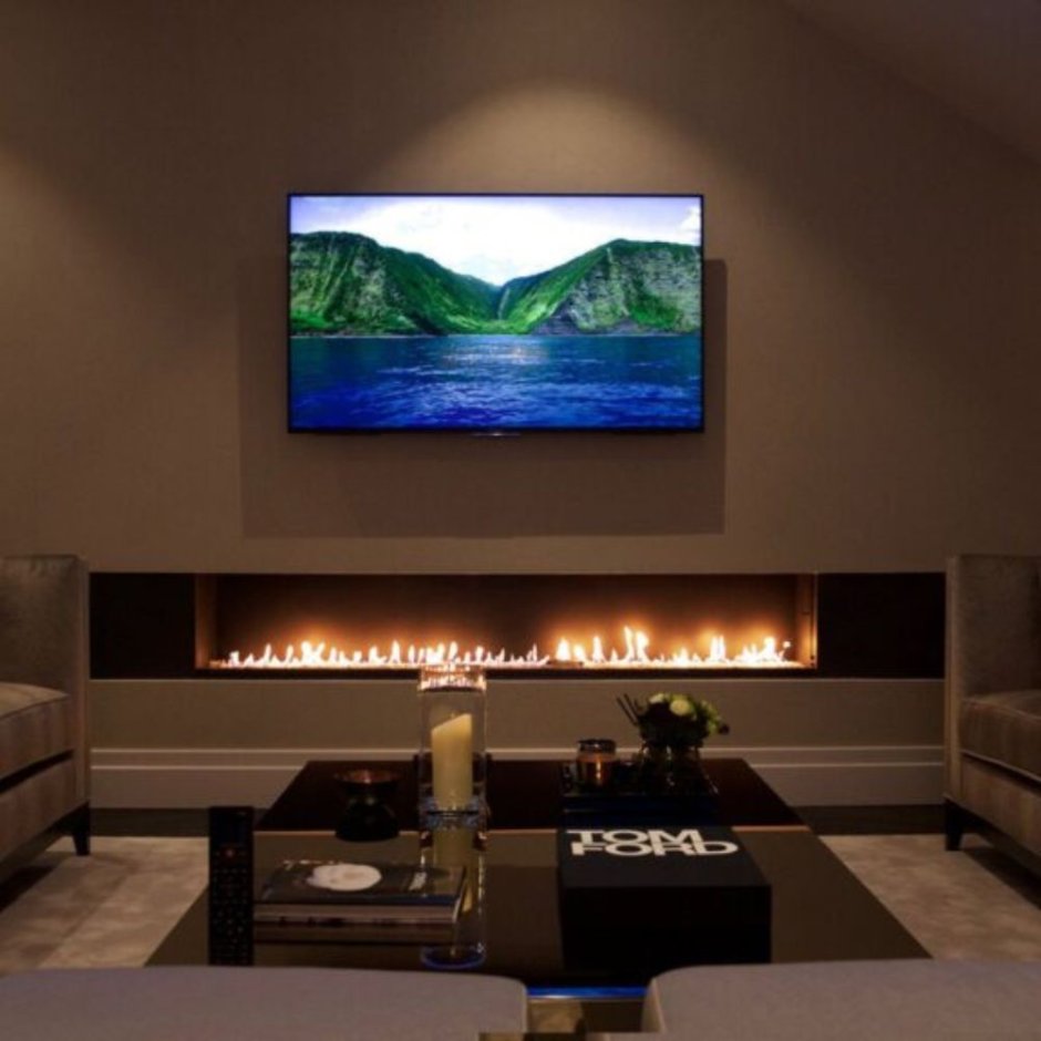 Подвесная полка под телевизор с камином