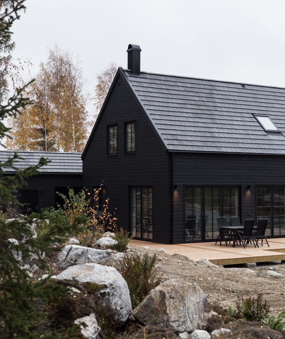 Отделка дома под графитовую окна