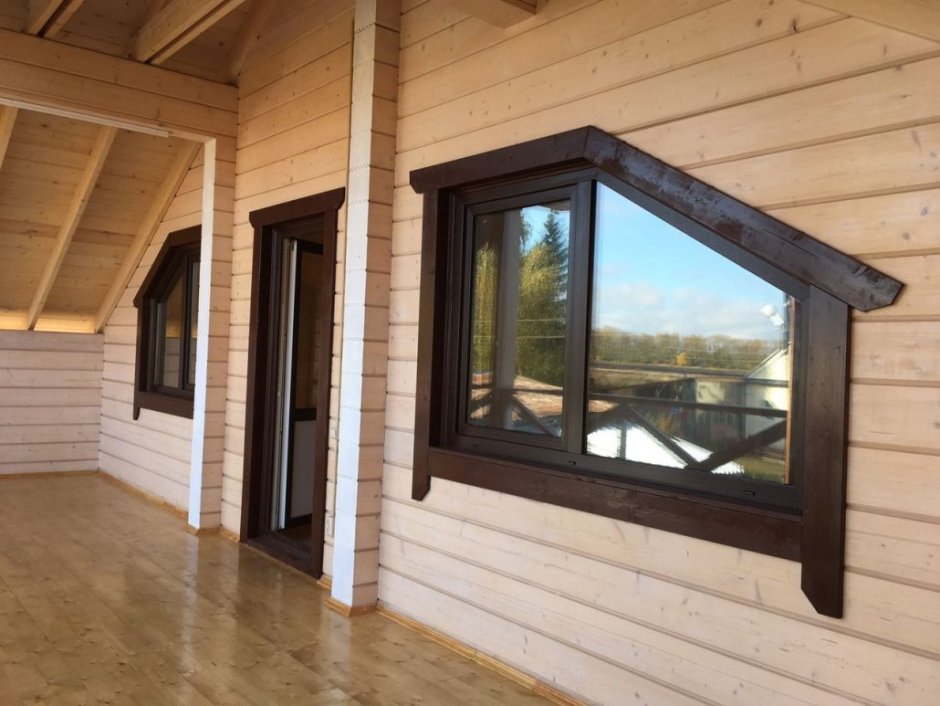 Окна в доме из бруса