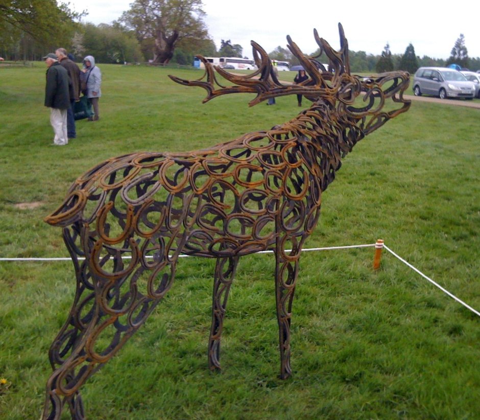 Скульптуры из металлических прутьев