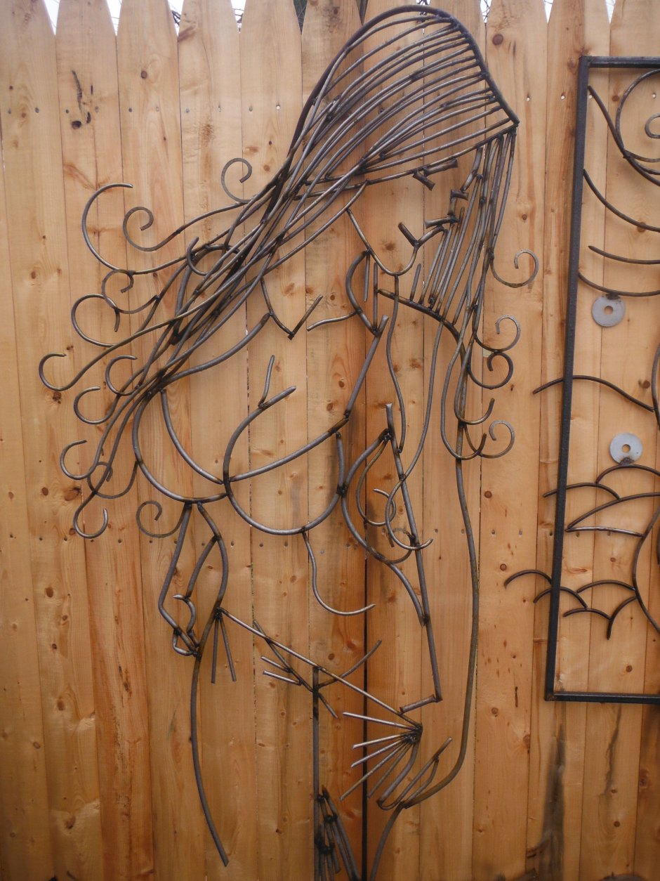 Панно из металлического прутка