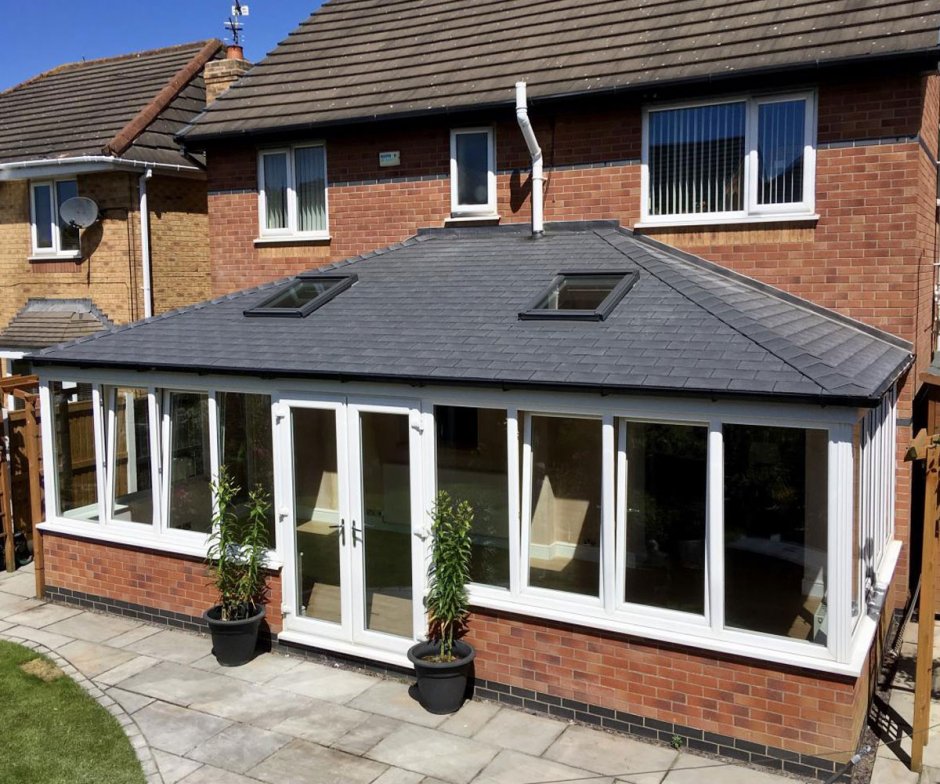 Веранда с трехскатной крышей