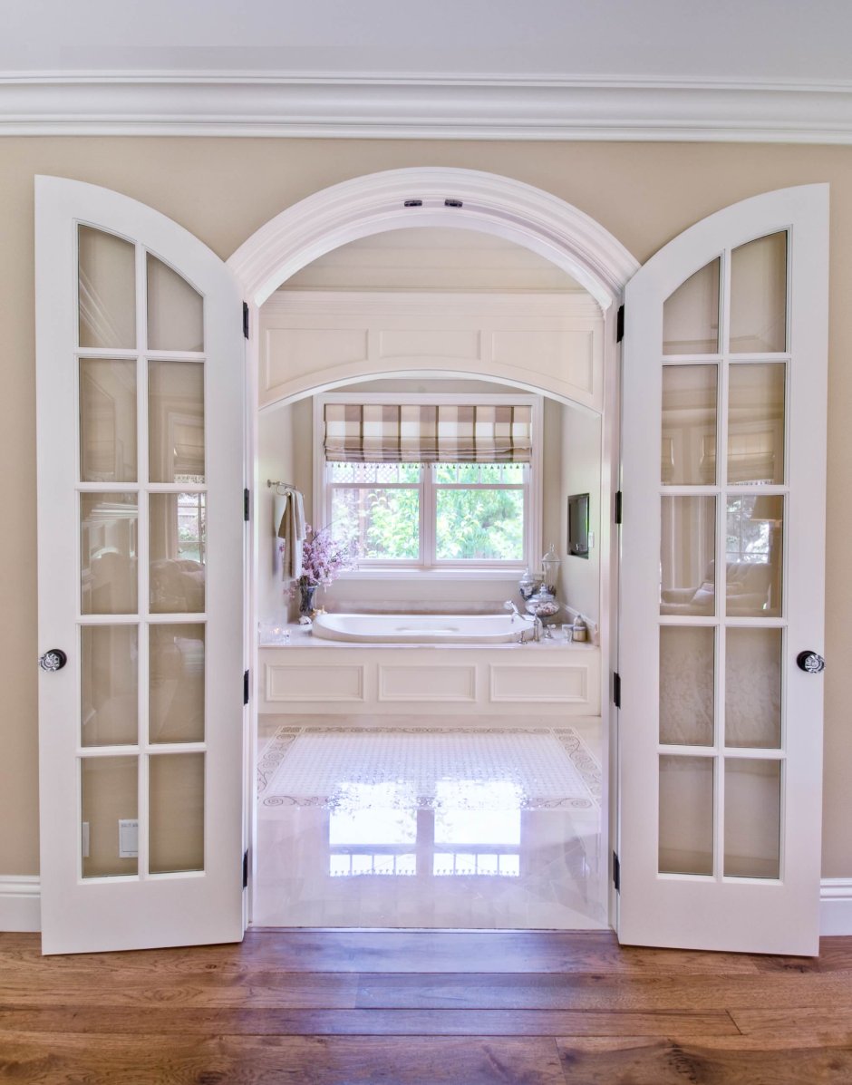 Распашные двери межкомнатные двустворчатые арочные