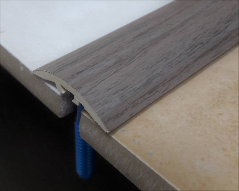 Т-образный порожек алюминий ламинированный для пола SMR 2,7м х 15мм клен 38