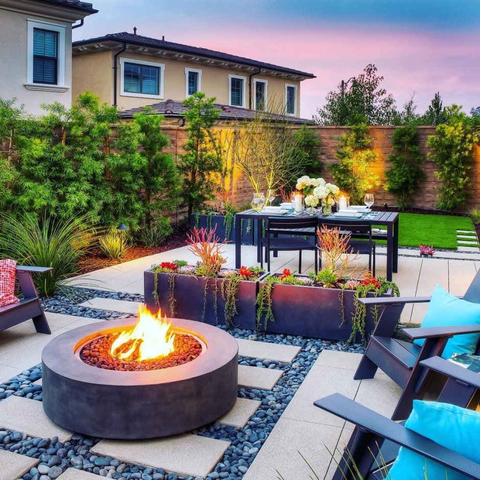 Уличная патио зона с костром