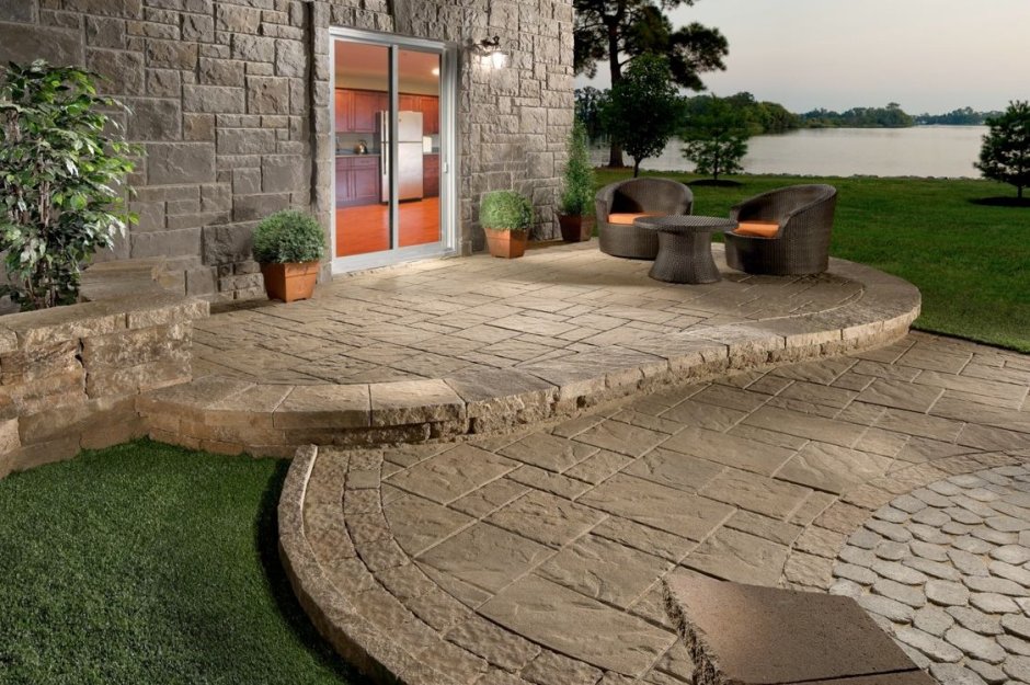 Двор из камня