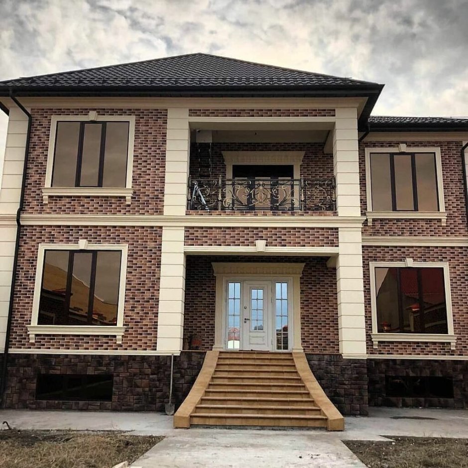 Двухэтажный дом Дагестанский камень