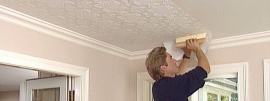 Клеить обои при высоком потолке