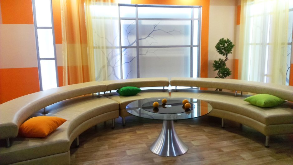 Диван полукругом для кухни