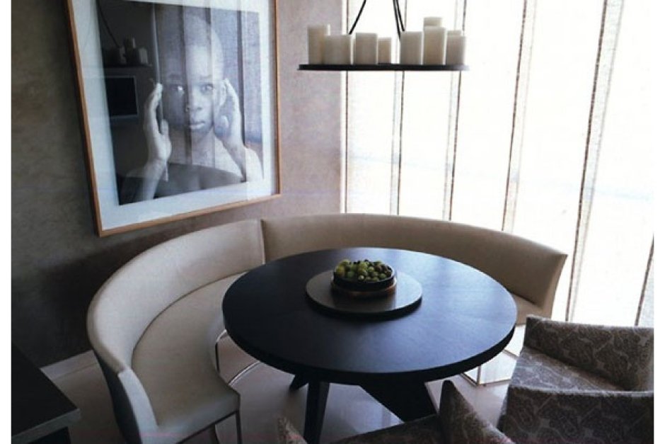 Полукруглый диван для кухни