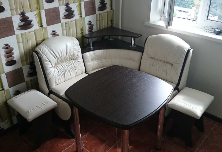 Маленький кухонный уголок для маленькой кухни