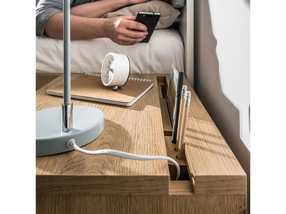 Тумбочка с беспроводной зарядкой