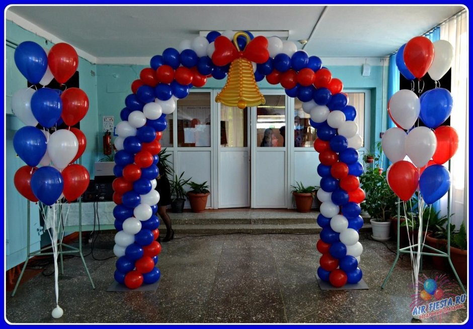 Украшение из шаров на последний звонок крыльцо школы