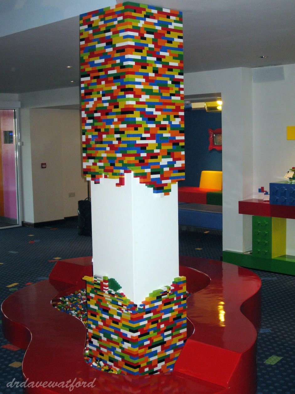 Украшение колонн в офисе