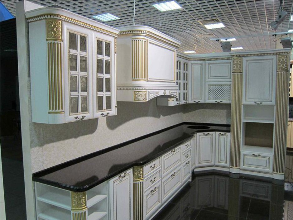 Кухня белая классика с золотой патиной фабрика Бор