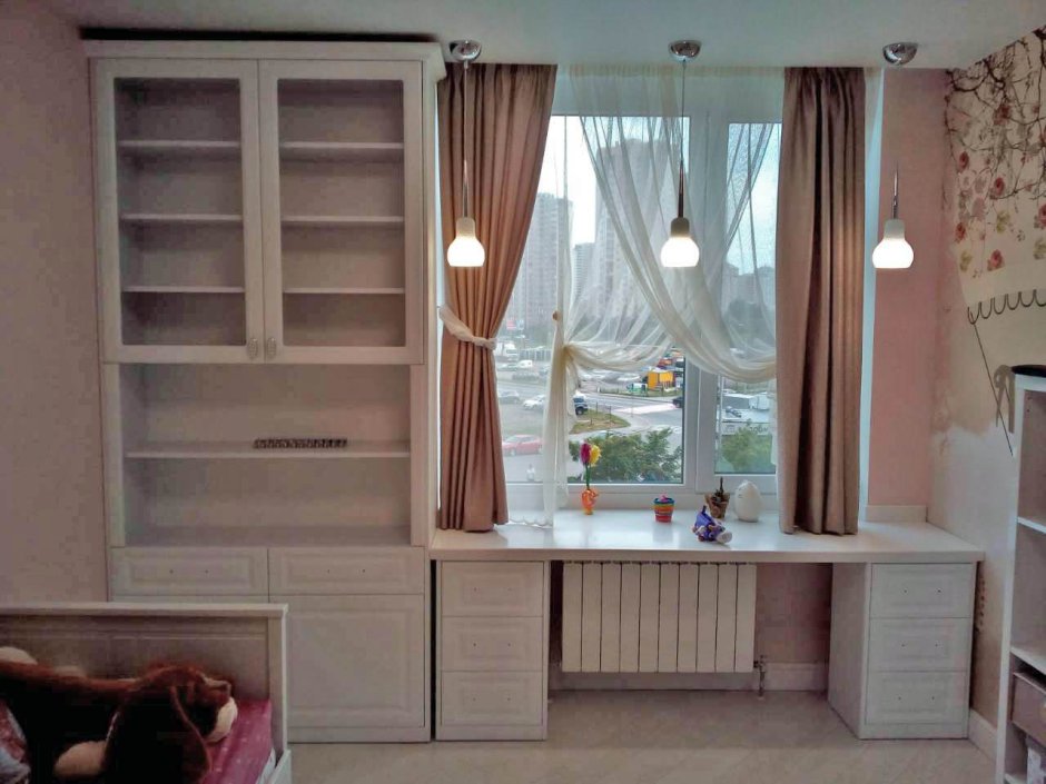 Мебель вокруг окна в детской