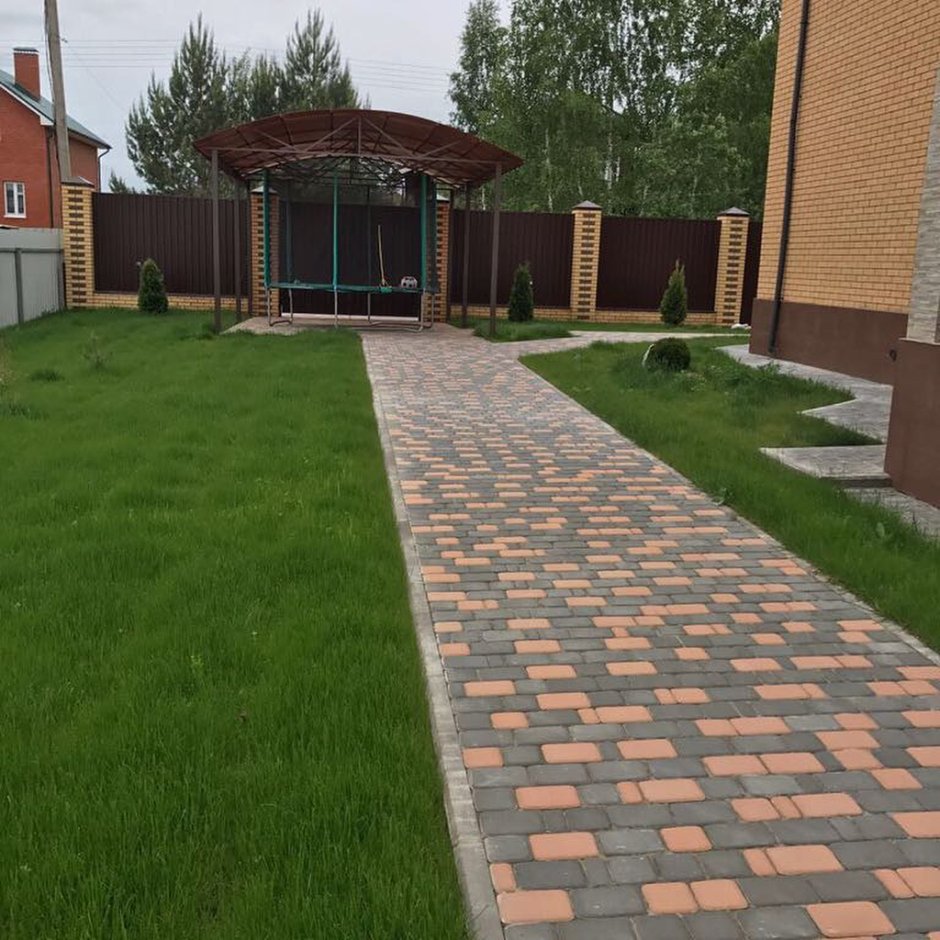 Браер плитка тротуарная на участке