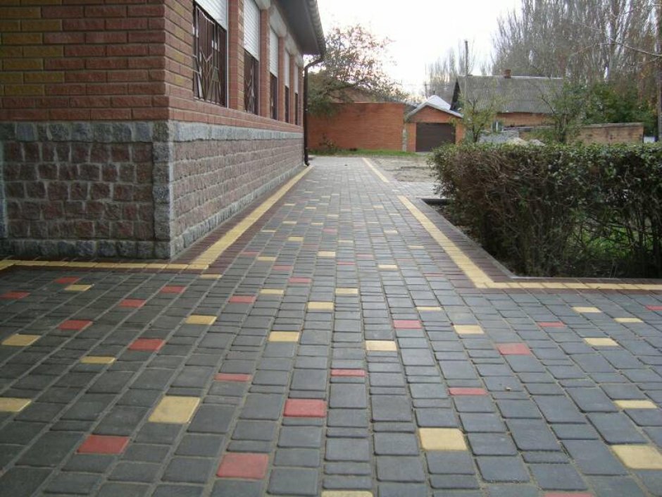 Тротуарная плитка во дворе частного